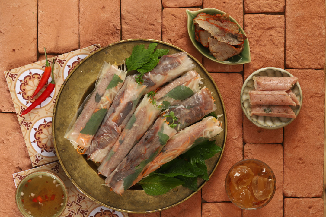 Nem cuốn nem chua