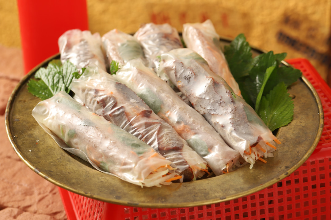 Nem cuốn bò khô